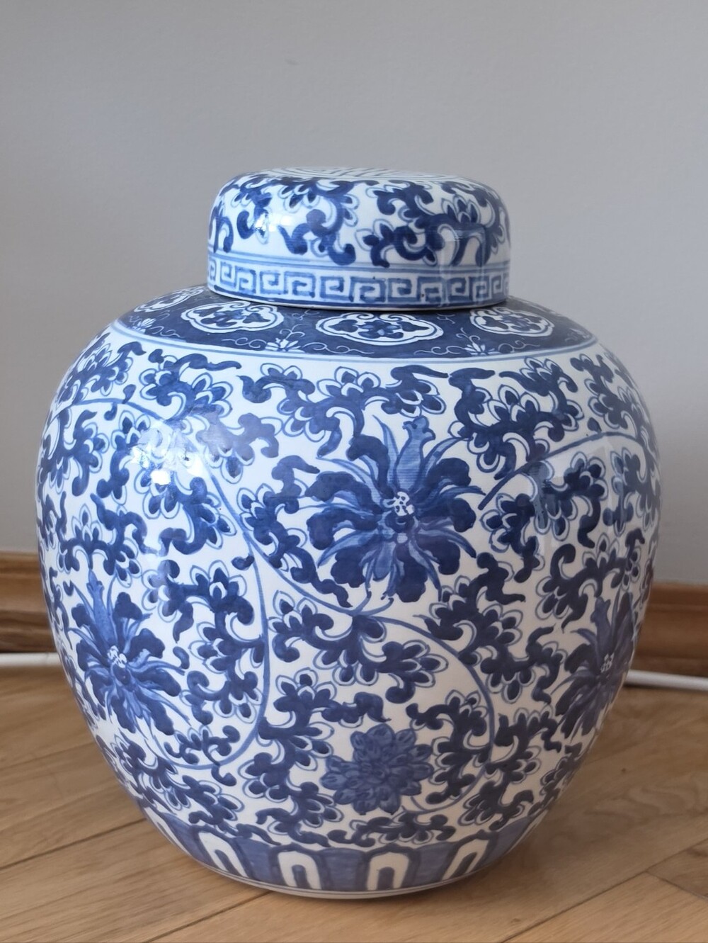 Chinese Blue Vintage Decorative Ginger Jar